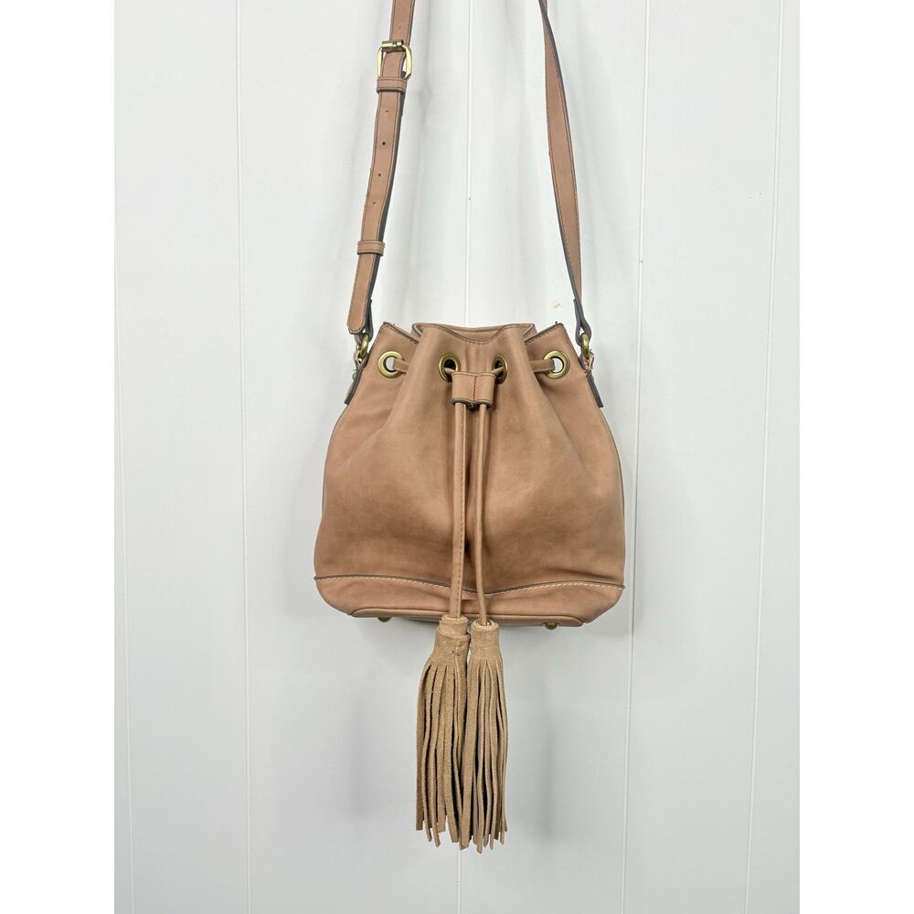 🧺 5 for $25 Sale Merona Tan Tassel Bucket Bag Faux Leather Crossbody